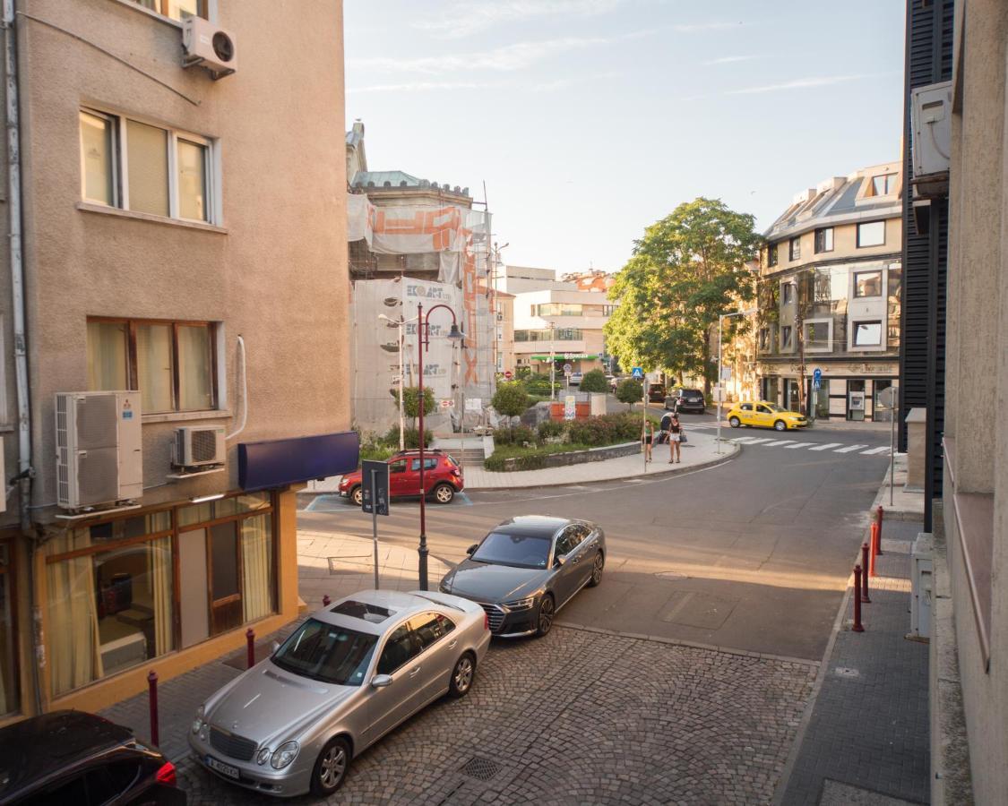 Super Center - Apartment On "Kiril & Metodi" Square Burgas Exterior photo